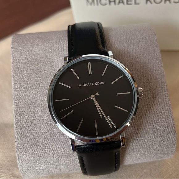 New mk 👨🏽 leather black watch - Picture 2 of 9